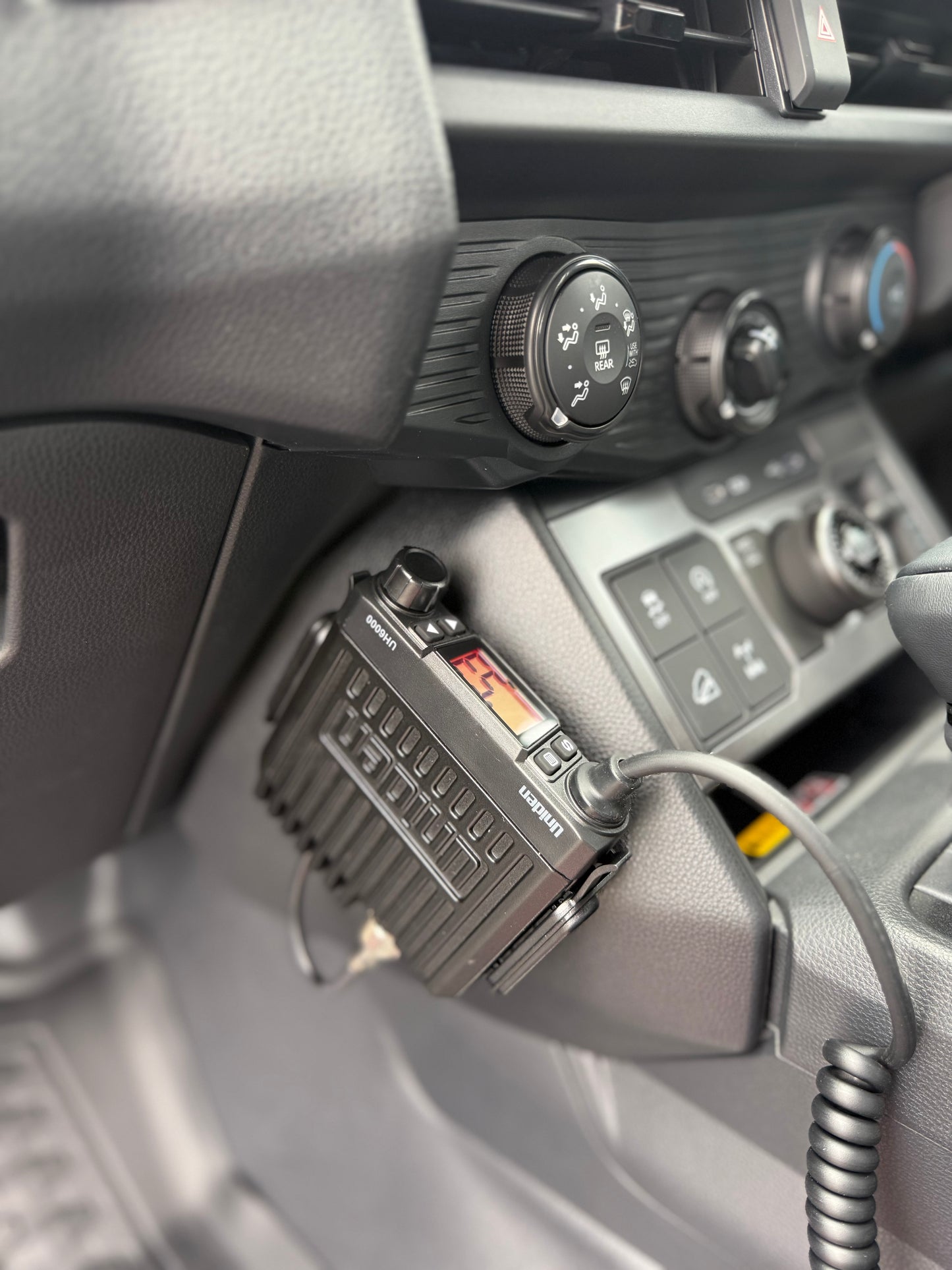 Uniden UHF6160 Escape Pack